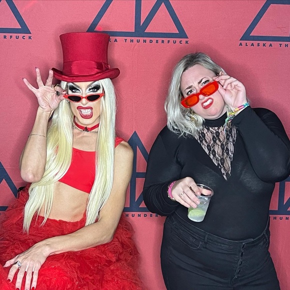 RARE* NEVER WORN* Alaska RED FOR FILTH™️ tour merch sunglasses signed by Alaska - Picture 14 of 14